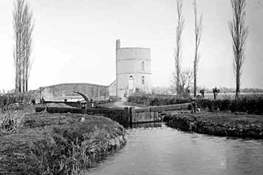 1890 view of Inglesham Lock, bridge and roundhouse