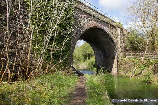 Skew Railway Bridge over the Thames & Severn Canal at Coates